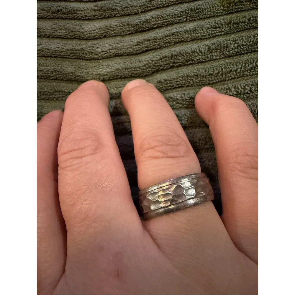 RGC Titanium Hammered Band Ring Mens Womens Modern Minimalist Silver Tone Size 8